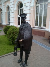 А  вот  ещё  белорусские виды:
Дежурный  по  станции  Могилёв.
Девочка под  дождём.Минск.
Дама на  скамейке.Минск.