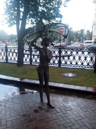 А  вот  ещё  белорусские виды:
Дежурный  по  станции  Могилёв.
Девочка под  дождём.Минск.
Дама на  скамейке.Минск.