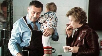 Вот еще веселая эпизодическая роли "няни" )
"По семейным обстоятельствам"