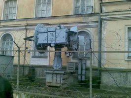 Вот я не пойму. В любом городе, при желании можно найти такие не парадные места, тем более в промзонах и на окраинах.
Смотрите, как всё просто! Это фото, какого-то захолустного городка. Неправда ли депрессивные фотографии.
Может кто-нибудь подскажет, что это за город?