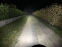 Это самая дерьмовая версия SRK. Cree XM-L T6 там в помине нет - стоят дешманская копия Lattice Bright - дилетанту очень сложно будет различить. 
Светить будет, но поганый световой поток, поганая цветопередача и поганый интерфейс вам обеспечены. 
За эти деньги можно взять годный и более компактный Zanflare F1, а для искушенных в этом формате (естественно, не за эти деньги) - плод всеобщего разума и разработок - чудо инженерной и программистской мысли  - BLF Q8 на честные 5000+ люмен, с небольшой прокачкой 6+ тыс люмен и с серьезным моддингом от 7 до 10 тыс люмен.
И это уже не фейковое фото