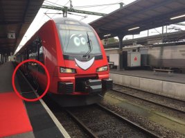 Я так понимаю, что поезд на подзарядке: