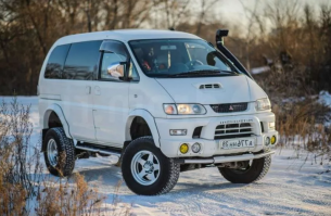 Не понимаю, что во всем вышеописанном могло удивить!? Знаете, когда то у меня Делика, типа той, что на фото и это был абсолютно комфортный авто как на трассе, так и на бездорожье. И лично я не могу восхищаться автомобилем из поста.