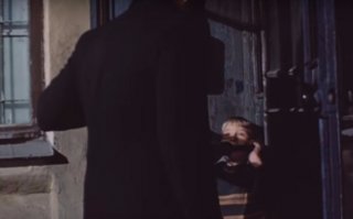 Сколько раз с премьерного показа смотрела этот фильм, но вторую серию только один раз досмотрела до конца. До сих пор страшно.