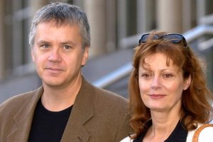 Разница в 13 лет. Надеюсь, этих звездных актеров вы узнали без труда. И какого рожна они расстались после 20 лет совместной жизни - не понимаю...