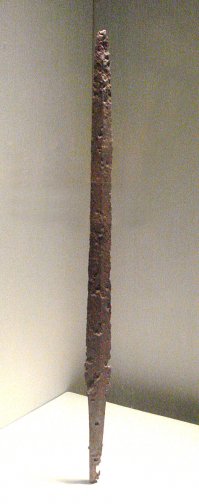 Это не ярлык, мой юный друг, а пайцза. Они делались только из серебра и золота. А оружие, 13 в., какие проблемы? Железные мечи скифов сколько угодно, бронзовые мечи 1 тыс. до. н.э. сколько угодно, мечи цуруги 7 в. в Японии мешками. Кто позорится? И да, я в том числе металлург, чем коккиль отличается от опоки, хоть с википедией ответить могём? Не надо повторять, как я указал выше, за дегенератами, что если вы не видели железный меч 7 в. н.э. или 4 в. до н.э., то их нет. Их есть и много, ходите в музеи, читайте хотя бы меня.