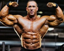 Отец или мама (я х.з.) на первом фото, забиратель сигарет у физрука на втором.