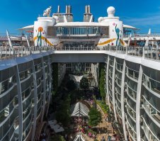 Есть с видом во внутренний двор