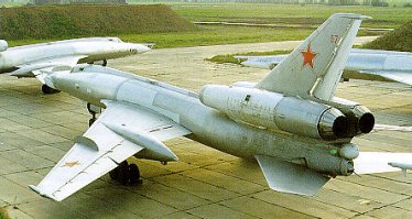 Жаль, что раздел, посвящённый Ту-22, иллюстрирован фотографиями другого самолёта. Вот Ту-22: