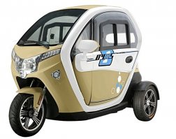 Электрический трицикл TZ-002
Стоит 200тр (3300$)
Слабые свинцовые аккумуляторы, можно поменять на более мощные и ёмкие литийионные. Пробег на зарялке-60км,скорость 50км/ч