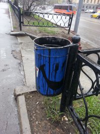 вот урны...  Москва, около 3-х вокзалов ..  2016 г...