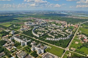 У нас без всяких кратеров круглые города строят.

Знакомтесь. Сибирский научный сельскохозяйственный центр под Новосибирском.