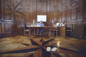 А там довольно утный интерьер... Гугл утверждает, что это и есть тот самый маяк изнутри..