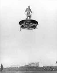 На тему летающего девайса от Калашникова... Hiller VZ-1, созданный в 1955 году. Вполне себе летал. Потом правда разработку свернули, но тем не менее, говорить что об индивидуальных летательных аппаратах в то время даже и не мечтали, не стоит.
