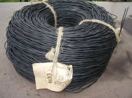 Полевой кабель состоит из двух разрозненных жил. Возможно одна была перебита, одна цела.