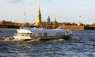 В Питере постоянно ходят в Петергоф, Шлисельбург,Кронштадт