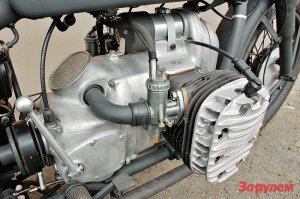 Никуда не делся, сетка в горловине и есть воздушный фильтр, это уже на наших М72 и далее кастрюлю ставить начали.