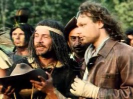 -Шляпу отдай, придурок!
-Я не придурок, я блаженный! :)