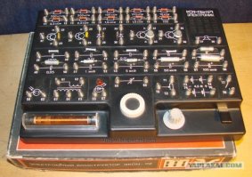 Разных конструкторов было море. Нас развивали и учили, а сейчас тупят и подводят к чистому потреблению. Мы собирали усилители, магнитофоны, велосипеды, мопеды, хотели летать в космос... А сейчас у всех одна мечта, стать олигархами.