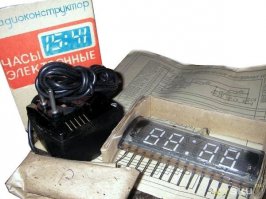 Собирал еще году в 1992 вот такие сатанинские часы. Первую микросхему спалил статикой когда паял. Потом пришлось намутить паяльник низковольтный, заземлить его - и вуаля, заработало. Где-то валяются до сих пор !