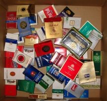 Эту шляпу в конце 80-х, днем с огнем не сыщешь было. Массово эта хрень стала появляться только в начале 90-х, когда от СССР остались только рожки да ножки. Помню, сам собирал. Все остальное - значки, марки, монеты, вымпелы, металлолом, макулатуру и другой хлам, в СССР собирали, подтверждаю.