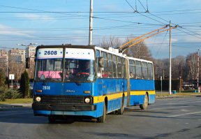 Первый в мире безрельсовый электропоезд прошел испытания в Китае