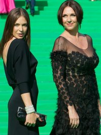 Что у неё б.....ь с шеей?