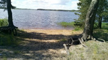 с удовольствием съездил бы и на Алтай, и на Байкал, и на Камчатку, но семейный бюджет - штука суровая )))
поэтому довольствуюсь Волгой в Тверской области: