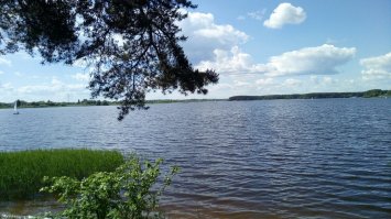 с удовольствием съездил бы и на Алтай, и на Байкал, и на Камчатку, но семейный бюджет - штука суровая )))
поэтому довольствуюсь Волгой в Тверской области: