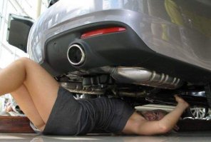 Хороший автослесарь на дороге не валяется.