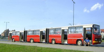 Ну сделали бы автобус длиннее