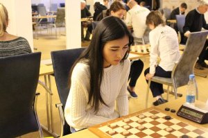 а чего ж не написал в посте, что она ВЧЕРА вышла в полуфинал в Питере на ЧМ по шашкам-64? Завтра финал, играет белыми против Сковитиной.