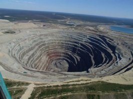 это кимберлитовая трубка "удачная" в якутии, кольская скромнее выглядит