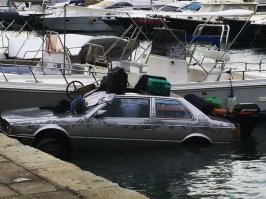 Чет мне подсказывает что между двумя этими фотографиями есть какая-то связь...