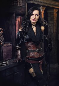 Трисс вообще в точку, а Йеннифэр и Цири тут по моему больше похожи: