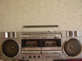 Крутая апаратура пацанов 80-х это такой шарп как на картинке, а советское дубъе крутым никогда не считалось.