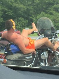 Номер 39 - автор не правильно контекст выбрал. И так видно что чувак на мотоцикле а не на тракторе
Гораздо точнее будет "Кандидат на  премию Дарвина" или "Человеческие органы едут на трансплантацию"