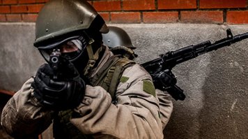 Боюсь (за Вас), что конкретно с моим Алексеем договориться по этому вопросу никак не получится...
P.S. На фото Алексей в федеральном специализированном журнале