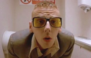 Ой как же он мне вот этого кадра кадра напомнил)))