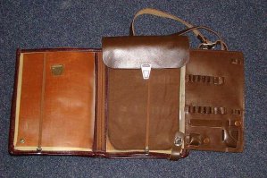 А я вот такой планшет у бати в школу выпрашивал. Да, ранец это хорошо и удобно, но ПЛАНШЕТ...:)