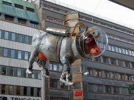 Ваще шедевр.
Корова в скафандре, Стокгольм, Швеция