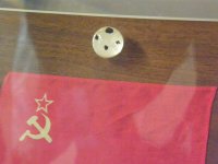 "При пилотируемых космических полетах внутри солнечной системы мощные солнечные вспышки представляют собой основную потенциальную радиационную опасность для космонавтов" 
"Никак по этому тексту нельзя сказать, что именно во время повышенной солнечной активности летать безопаснее"
Объясняю: вспышки регистрируются аппаратами наблюдения за Солнцем   старичок SOHO, бравая парочка STEREO и другие менее известные аппараты работают в режиме постоянного наблюдения. Они регистрируют вспышки в очень широком диапазоне электромагнитных волн, которые приходят от Солнца к Земной орбите, само собой, за 8 минут. При этом поток СКЛ не приходит моментально, а тарахтит до орбиты Земли минимум часов 8-10, а то и порядка суток. За это время можно сто раз построить полётную конфигурацию корабля грубо говоря жопой к потоку и перевести экипаж в наиболее защищённый отсек. Излучение не лупит постоянно, проходит волна частиц длительностью от нескольких секунд до получаса, "отсидка" в защищённом отсеке длится пару-тройку часов, пока не упадёт уровень наведенной радиации в материале корабля. Таким образом, солнечная вспышка опасна, если не принимать никаких мер по защите экипажа.
Галактические лучи, в отличие от СКЛ, лупят ПОСТОЯННО и от них не закрыться никак, тем более, что они обладают энергиями не в сотни МэВ, а в миллиарды миллиардов раз выше! И таким образом галактические лучи не просто "представляют опасность", они составляют ОСНОВНУЮ часть поглощённой дозы, которая в периоды солнечного максимума УМЕНЬШАЕТСЯ. Это ПРИБОРНЫЕ наблюдения!! Здесь не раздумывать надо, а ЗНАТЬ материал!
"Опять несостыковка, уже по предложенному материалу, а том, что космонавту приятнее летать во время солнечной активности"
Несостыковка и незнание, да плюс непонимание материала - разные вещи, и это единственный вывод.
"Твердотельная электроника на спутниках дохнет от солнечных вспышек, а звездонавту приятный ветерок"
Потому что, во-первых большинство спутников (GPS, ГЛОНАСС, ретрансляторы на геостационаре) находятся в радиационных поясах, и во-вторых их НИКАК не переориентируешь - либо получат "в лоб" поток СКЛ, либо нахватаются от радиационного пояса, в котором после вспышки плотность и энергия частиц вырастают в разы.
И в конце концов при полётах по программе "Аполлон" солнечных вспышек не было вообще!
---
"Если человек отталкивается от руки товарища из такой позы, он воздействует с равной силой на другого человека. Посмотрите в динамике: поддерживающий звездонавт отклонился назад хоть на немного? Я этого не вижу"
Потому что не "отталкивается", а опирается на поддерживающего, который стоит на полуприсядке!
"Больше всего для меня интересны отсутствия следов выхлопа на пыли"
Опять не там смотреть получается, да? Лень, Всё мне делать?

В полном разрешении, убрать пробел: . hq.nasa.gov/office/pao/History/alsj/a11/AS11-40-5921.jpg
"Хотел найти фотографии спускаемых аппаратов"
Хотел бы - нашёл бы. Я сейчас в архивах вручную копался. Ну как, видно следы сдутой пыли?
"а нашел статью по этому поводу. ;
Просьба не бросаться статьями на дебильных ресурсах, а задавать собственные вопросы. И не сравнивать пуск твердотопливной ракеты с тягой в сотню тонн в атмосфере, с загребанием нехилого количества воздуха в выхлоп и с ударной волной при запуске двигателя, с прилунением в вакууме с тягой в тонну с мелочью. Читаем подробно, умные люди объясняют:
#dust 
"И я ничего не могу придумать в защиту реального прилунения"
А ничего придумывать и не надо, достаточно Просто Посмотреть Архивы. Самостоятельно, а не перечитывая кривляющихся дебилов.
"Интересен сам факт обмена лунным грунтом. Сначала американцам отдали советский грунт, потом, через некоторое время прислали свою щепоточку праха"
Обмен подразумевает обмен. Одномоментный. Откуда информация, что сперва ни с того ни с сего наши вдруг отдали свои образцы? С чего вдруг наши вели бы себя, как последние идиоты?
"Из почти 400 кг не дать хотя бы маленького камешка - это не жлобство, это странность"
Из 380 кг раздали 45 кг. Вот камешки из первой же экспедиции, "Аполлон-11", хранятся на выставке. На ВДНХ. Можно приехать, посмотреть, почитать, как и когда попали образцы на выставку.

"Камень не подделаешь, а щепотку праха легко, учитывая, что на прилунившихся автоматических станциях были анализаторы грунта, грубо состав они могли исследовать. Намесить пыль из разных фракций не составляет труда"
Это рассуждение для меня лично - ну просто смешная глупость. Четыре семестра геологии, если что, на горно-геологическом факультете как бы не прошли даром.
"ни одна американская станция так и не смогла вернуться с Луны"
Может быть потому, что "Lunar Orbiter" был орбитальным разведчиком, "Ranger" предназначался исключительно для жёсткой посадки, а "Surveyor" был предназначен только для мягкой посадки и не имел возвращаемых ступеней в принципе?
Или наши "Луна-9", "Луна-13", оба "Лунохода", садившиеся на Луну - тоже должны были вернуться на Землю?
Уж хотя бы откровенные глупости фильтровали бы ваши источники информации - было бы попроще.