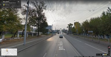 Хочу реабилитировать Новосибирск. Вот улица Кирова почти от начала и до конца (на четвертой тот самый синий заборчик):