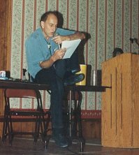 Роджер Желязны -- "великий мечтатель, играющий богами и людьми на шахматной доске своего творчества". У знаменитого фантаста был и ещё один неоспоримый талант художественного чтеца. Он занимался этим много и охотно и перед аудиторией и на радио, читая как свои рассказы, так и произведения других авторов.