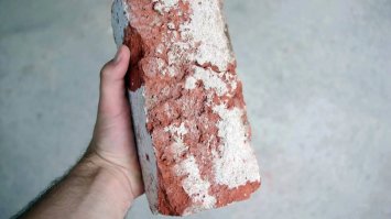 кирпич в не?-умелой руке тоже очень опасен! но за пост спасибо !