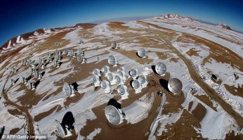 Про Атакаму автор напесдел много. Дождь там идет раз в несколько десятков лет а 19 мая 2010 года в пустыне Атакама случилось аномальное явление   выпал снег. Завалило сугробами несколько городов, временно приостановилась работа одной из крупнейших обсерваторий, нарушилось дорожное сообщение и энергоснабжение.