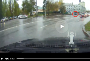 Так то если рег не докажет, что митсубиси выехал на перекресток на красный (а очень на то похоже), то у него могут быть реальные проблемы. Обязан пропустить тех, кто завершает выезд с перекрестка.