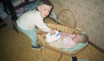 "Погладь братика"