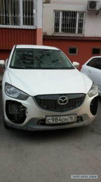 Маздам ножом вырезают ПТФ