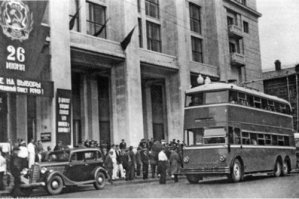 В 1939 году по улицам Москвы ездили двухэтажные троллейбусы ЯТБ-3.